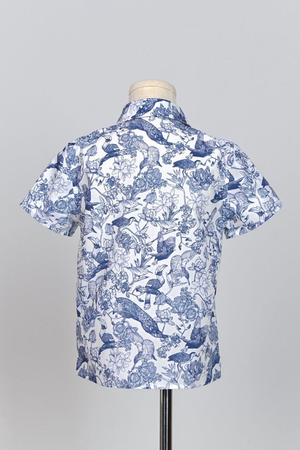 NAVY FEATHERED TALES KIDS’ SHIRT NAVY FEATHERED TALES KIDS’ SHIRT