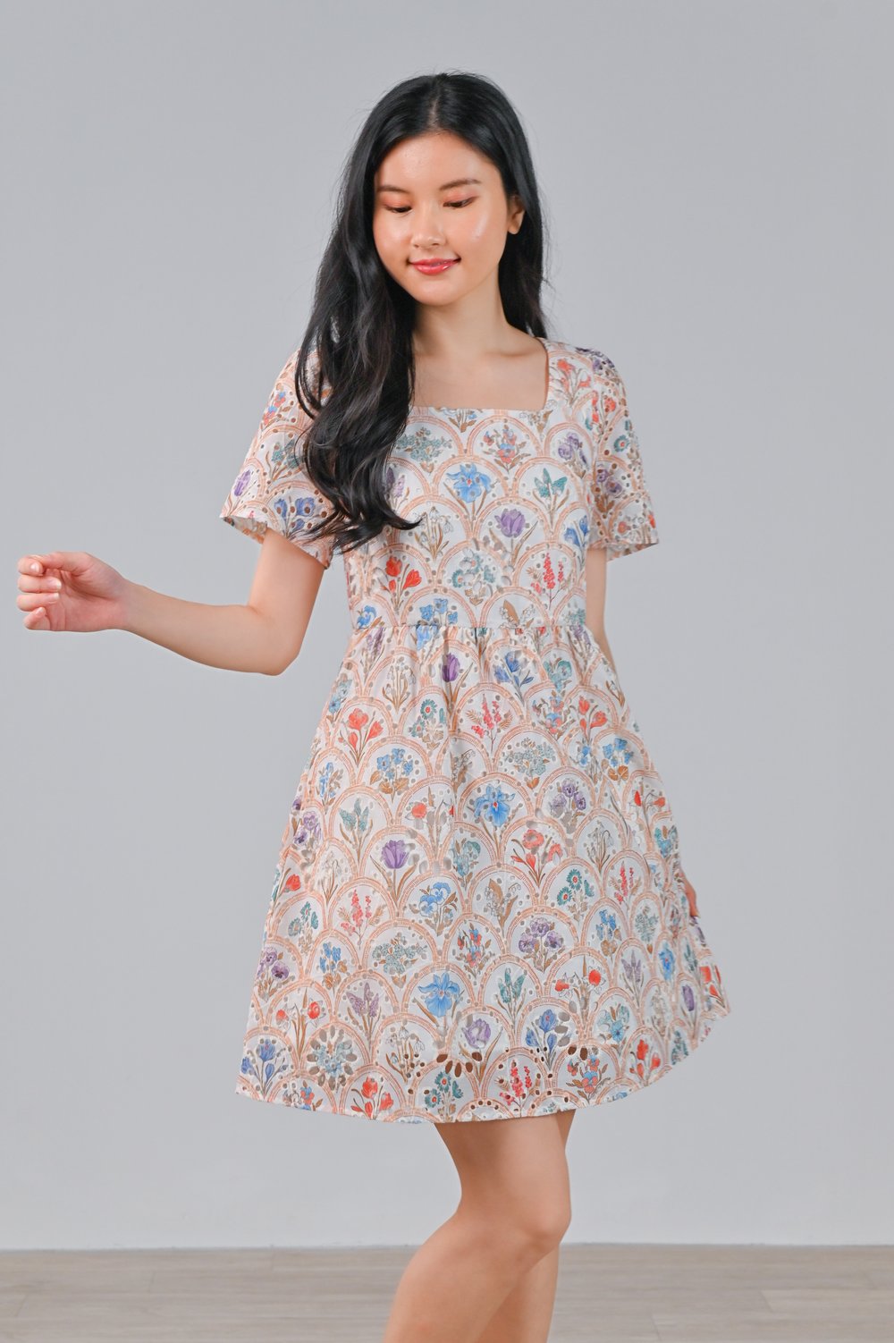 SCALLOP FLORALS SQUARE-NECK SLEEVED DRESS