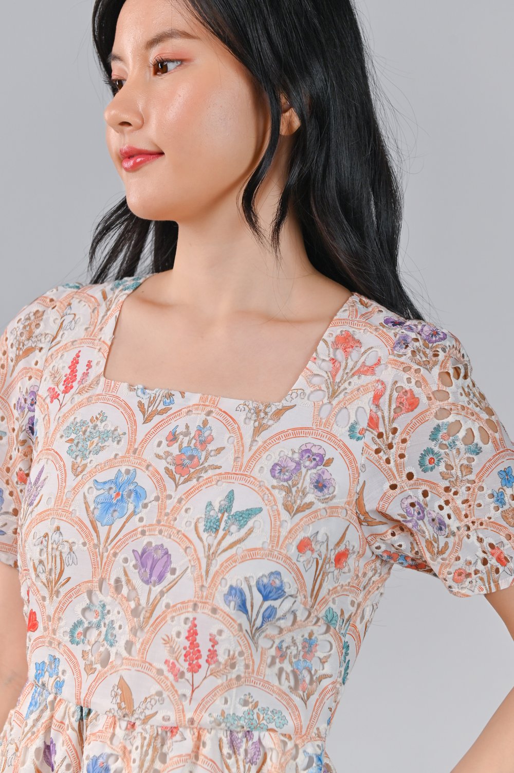 SCALLOP FLORALS SQUARE-NECK SLEEVED DRESS