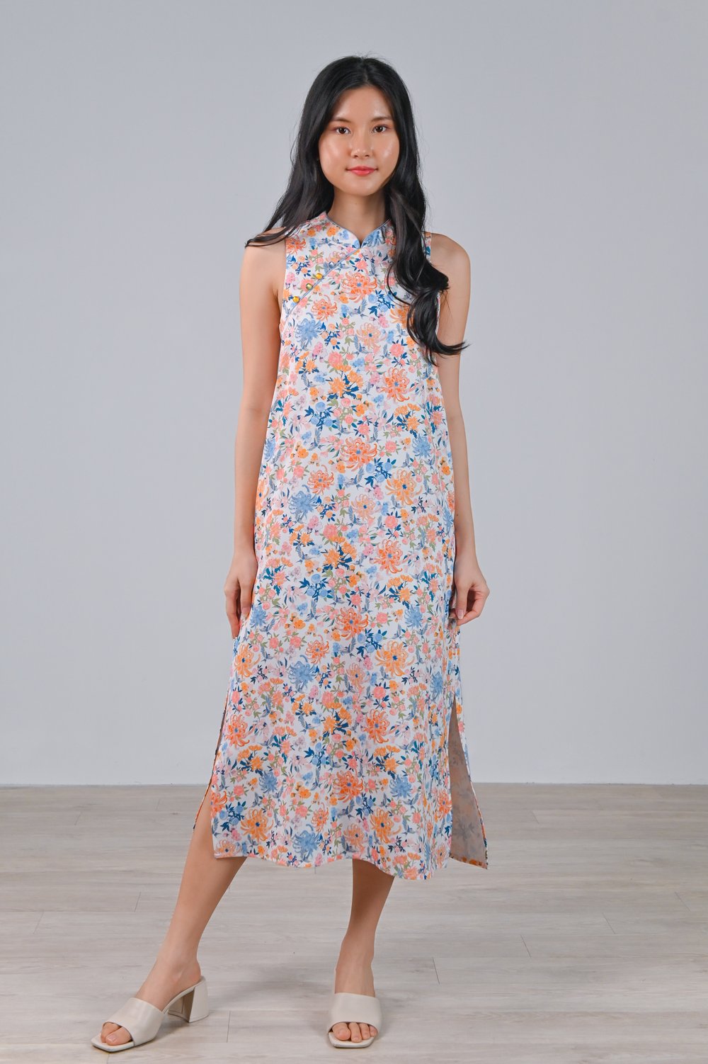 FLORAL FIREWORKS SLEEVELESS SIDE-SLIT CHEONGSAM FLORAL FIREWORKS SLEEVELESS SIDE-SLIT CHEONGSAM