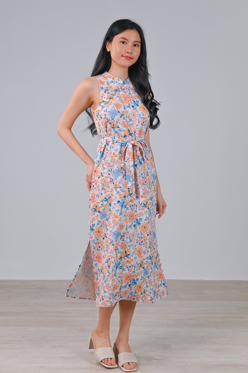 FLORAL FIREWORKS SLEEVELESS SIDE-SLIT CHEONGSAM FLORAL FIREWORKS SLEEVELESS SIDE-SLIT CHEONGSAM