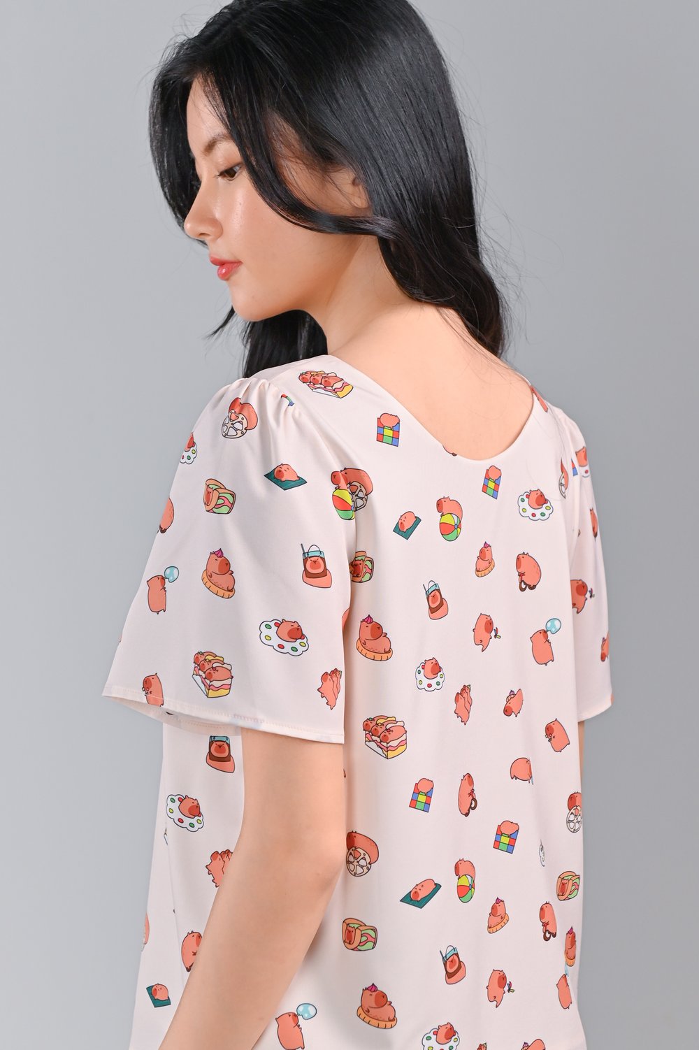 CUTE CAPYBARA SLEEVED TOP