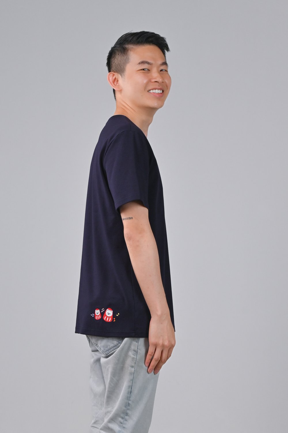 FESTIVE FORTUNE CAT NAVY EMB. UNISEX TEE FESTIVE FORTUNE CAT NAVY EMB. UNISEX TEE