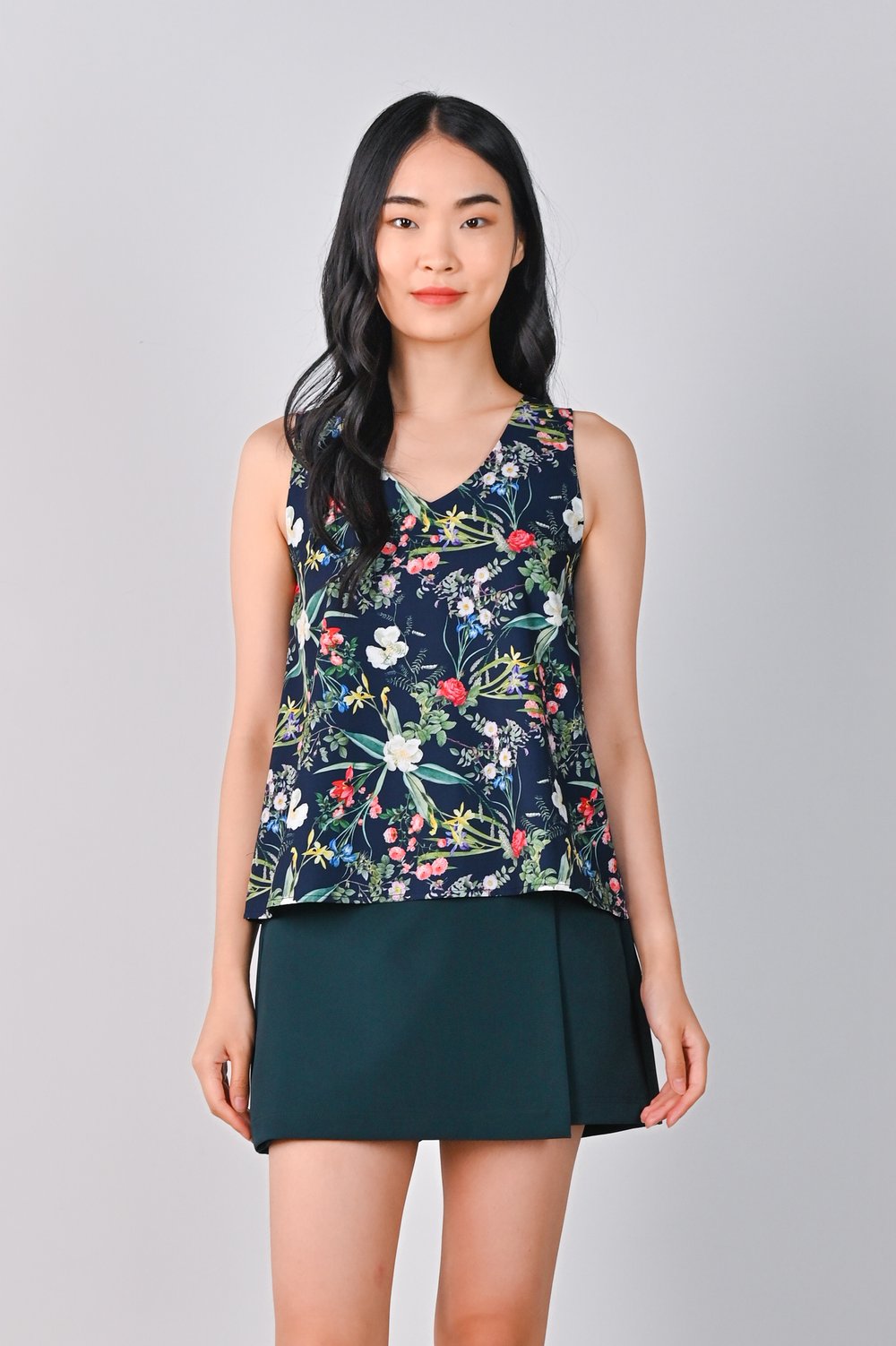 NAVY LUSH FLORALS TWO-WAY TOP NAVY LUSH FLORALS TWO-WAY TOP