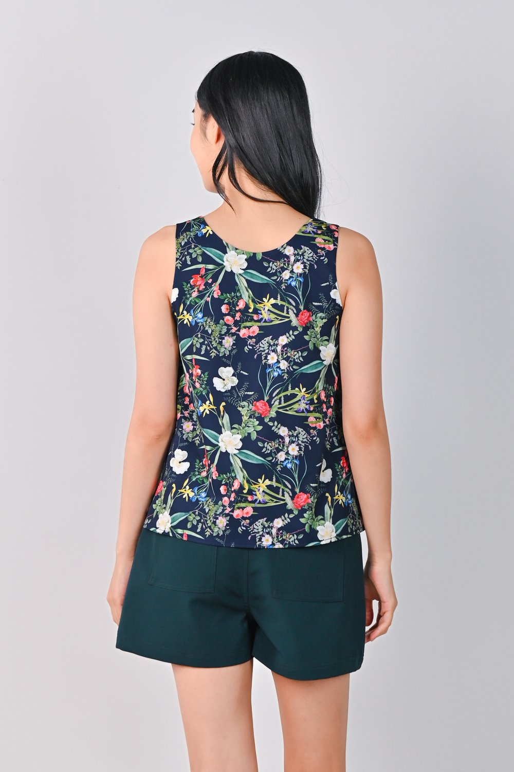 NAVY LUSH FLORALS TWO-WAY TOP NAVY LUSH FLORALS TWO-WAY TOP