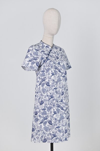 NAVY FEATHERED TALES SLEEVED CHEONGSAM