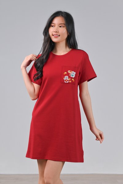 FOODIE FORTUNE CAT RED EMB. TEE DRESS