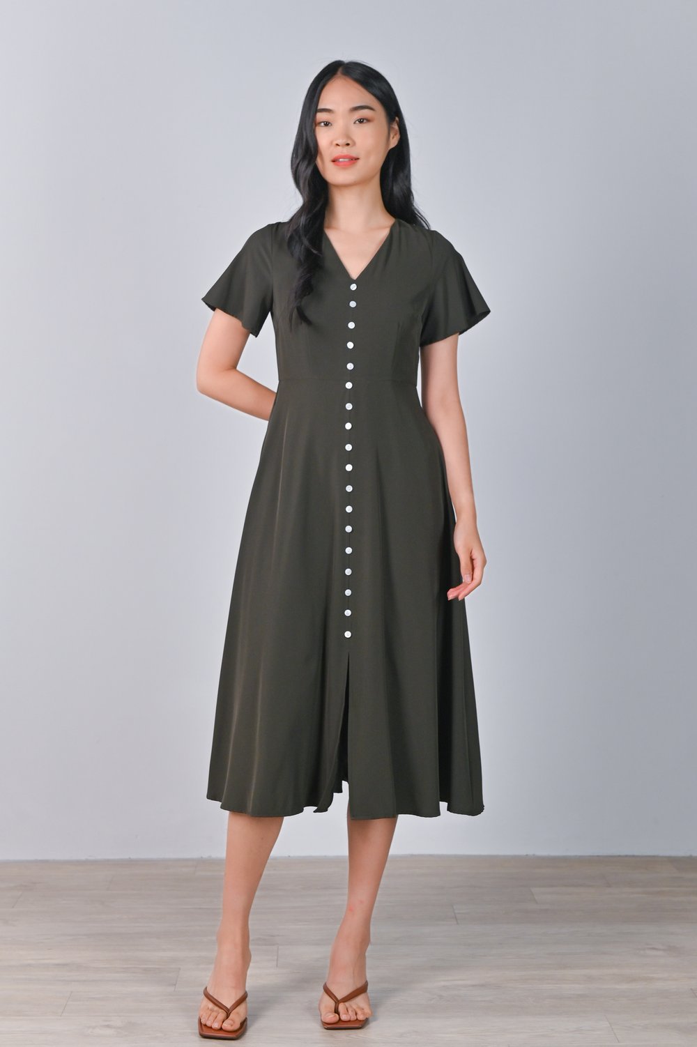 LEXLEY SLEEVED BUTTON DRESS IN OLIVE LEXLEY SLEEVED BUTTON DRESS IN OLIVE