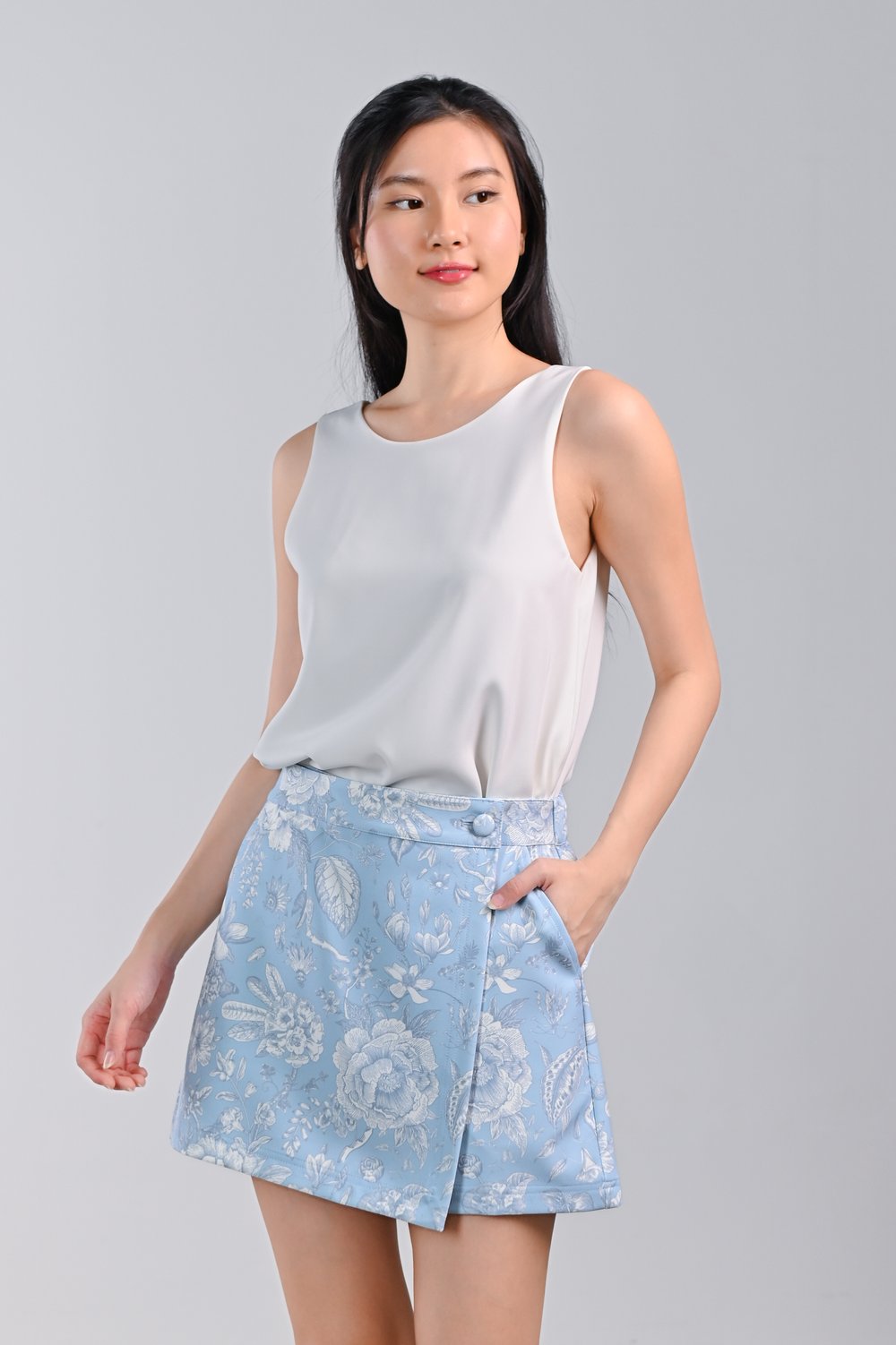 BLUE PORCELAIN BLOOMS ELASTIC-BACK SKORTS BLUE PORCELAIN BLOOMS ELASTIC-BACK SKORTS