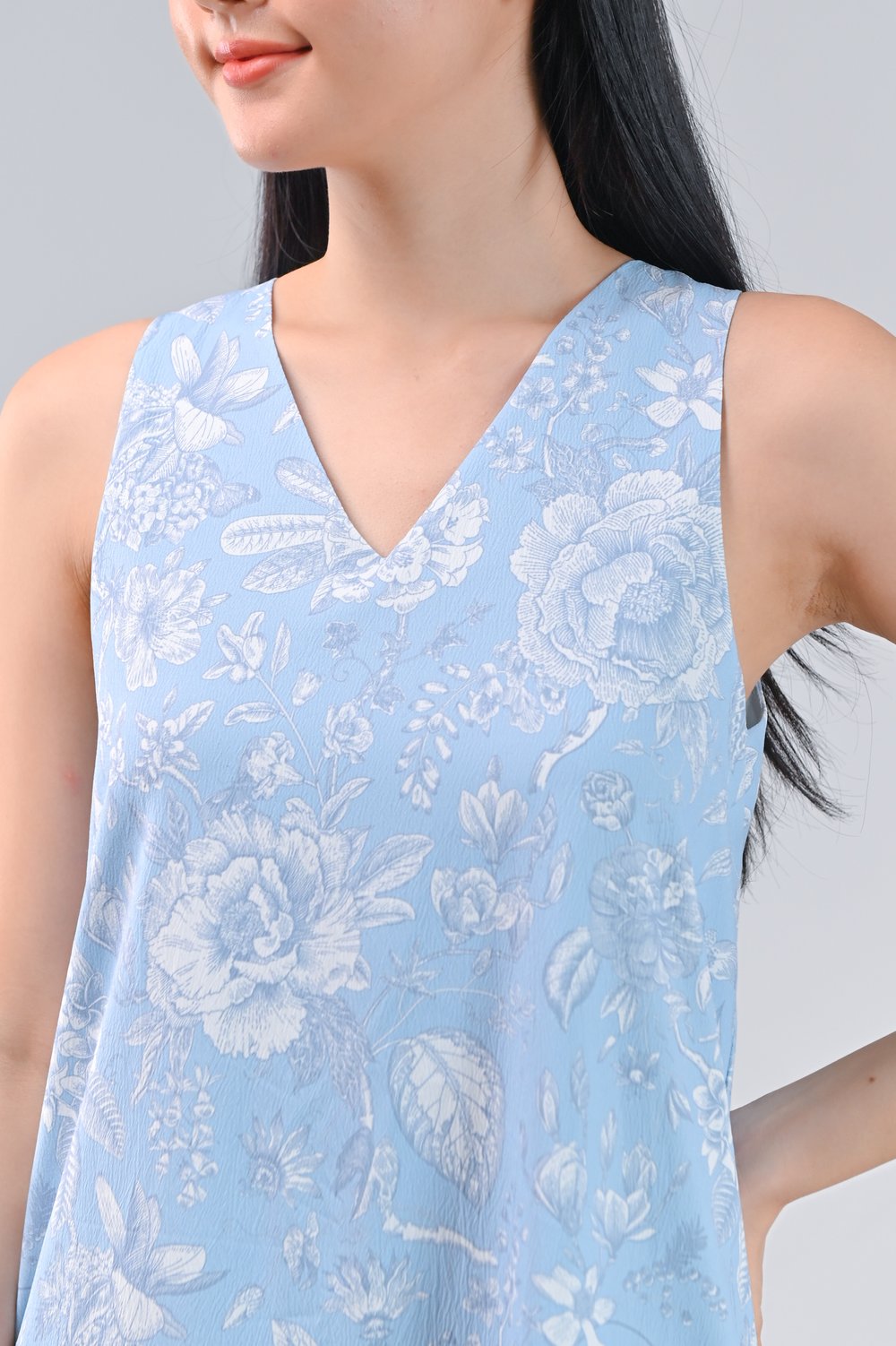 BLUE PORCELAIN BLOOMS V-NECK DROPWAIST DRESS BLUE PORCELAIN BLOOMS V-NECK DROPWAIST DRESS