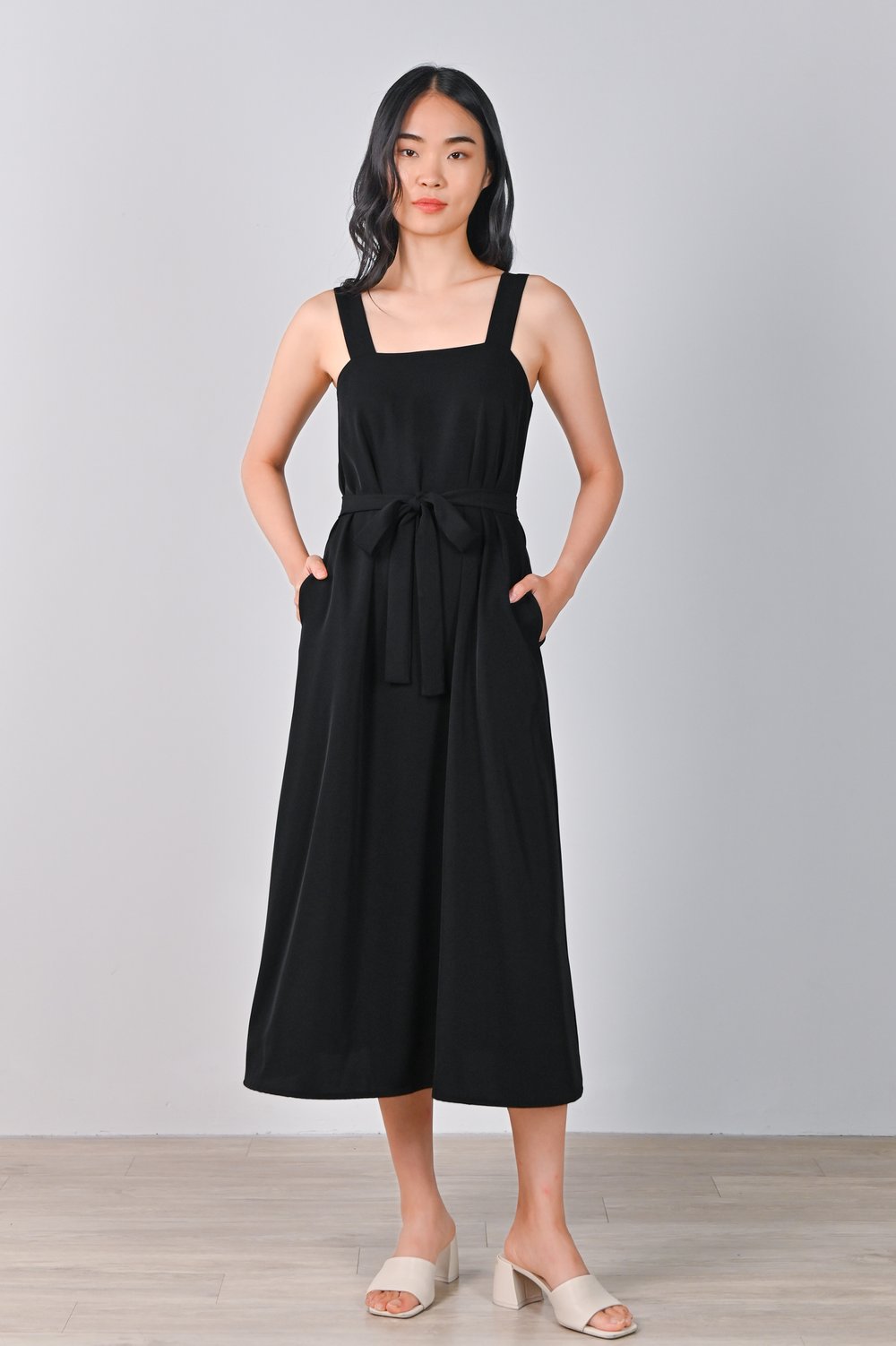 FREESIA THICK-STRAP MIDAXI IN BLACK