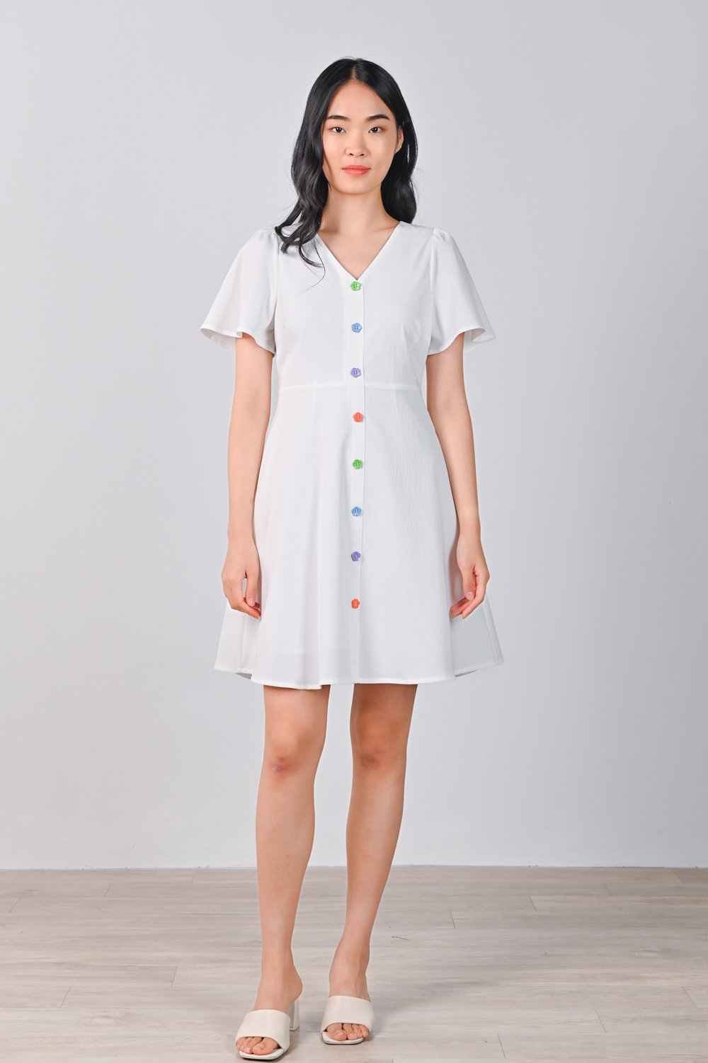 SHAMONE FLOWER-BUTTON DRESS IN OFF-WHITE