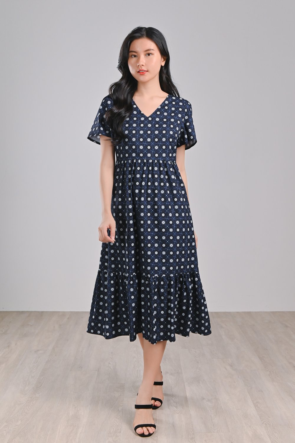 SUNBURST TILES V-NECK SLEEVED MIDI DRESS SUNBURST TILES V-NECK SLEEVED MIDI DRESS