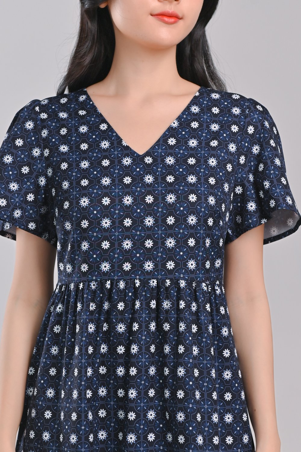 SUNBURST TILES V-NECK SLEEVED MIDI DRESS SUNBURST TILES V-NECK SLEEVED MIDI DRESS
