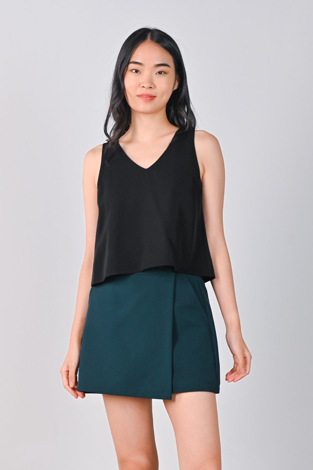 NICOLE SLEEVELESS LAYERED TOP IN BLACK