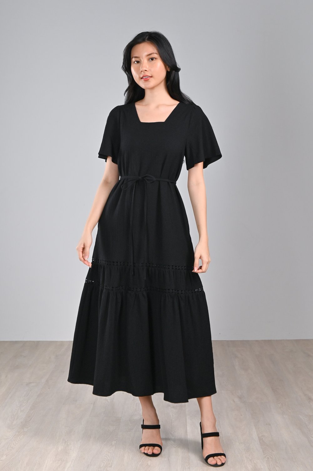 HLIN VALLEY-NECK SLEEVED DRESS IN BLACK