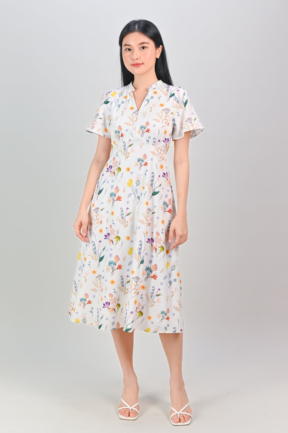 JUNIPER ROMANTIC FLORAL SLEEVED DRESS IN WHITE JUNIPER ROMANTIC FLORAL SLEEVED DRESS IN WHITE