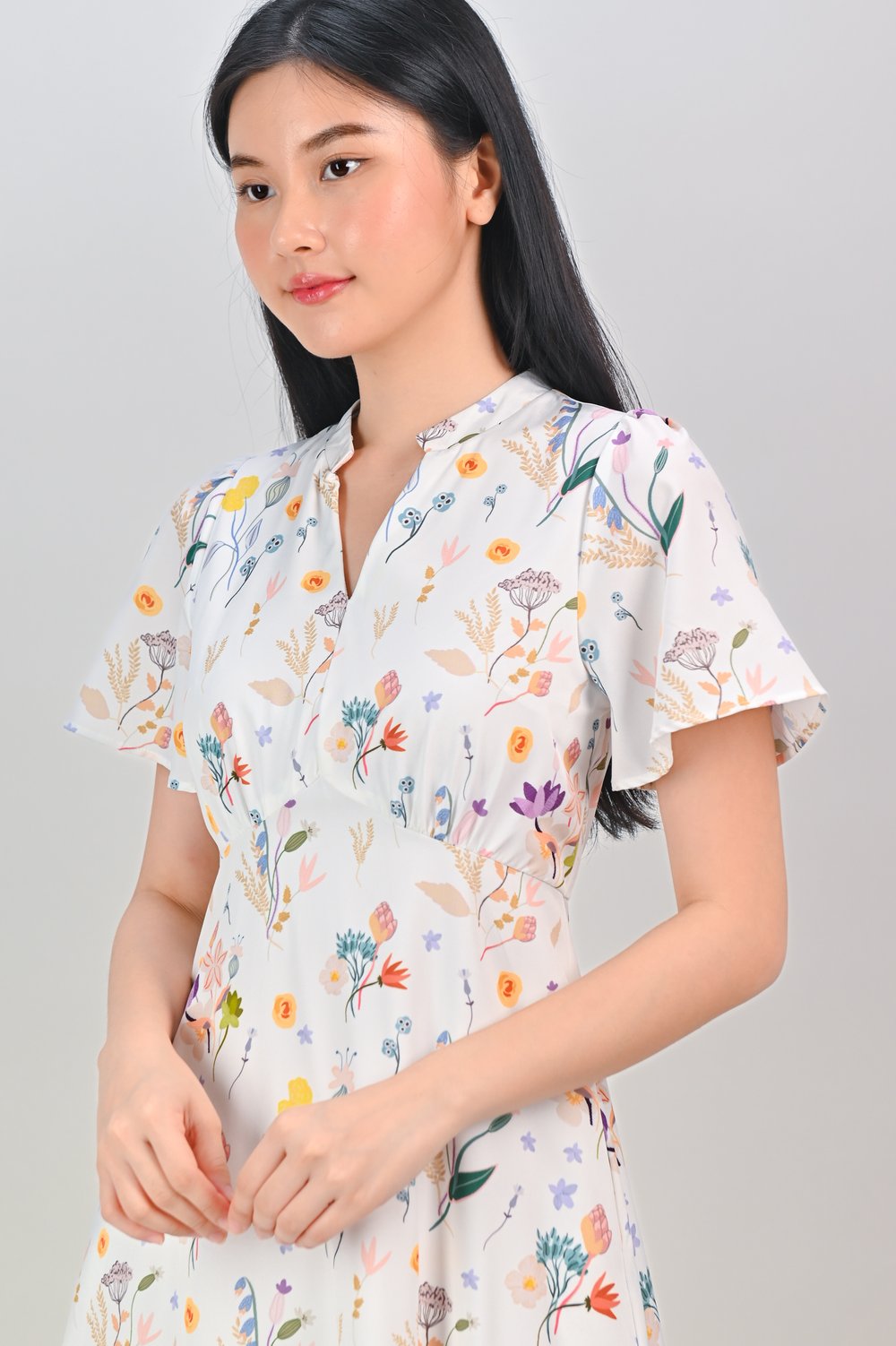 JUNIPER ROMANTIC FLORAL SLEEVED DRESS IN WHITE JUNIPER ROMANTIC FLORAL SLEEVED DRESS IN WHITE