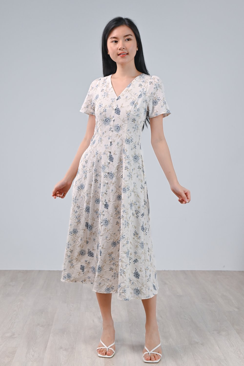 NITTA BLUE FLORAL SLEEVED BUTTON DRESS