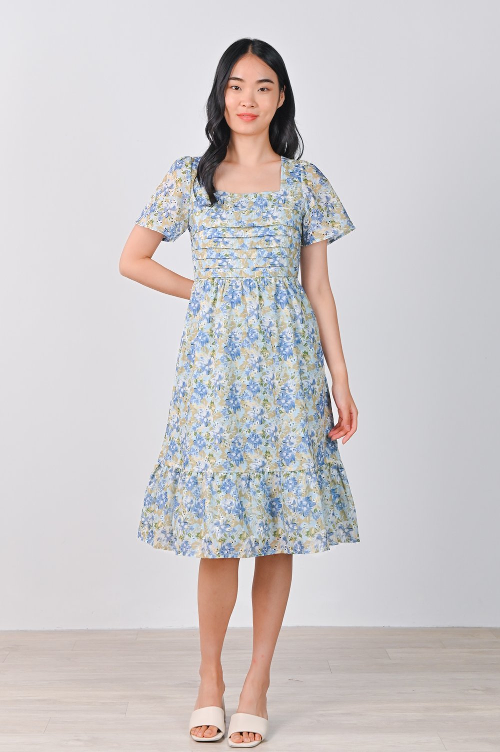 MARLOWE BLUE FLORAL PLEAT-DETAIL DRESS MARLOWE BLUE FLORAL PLEAT-DETAIL DRESS