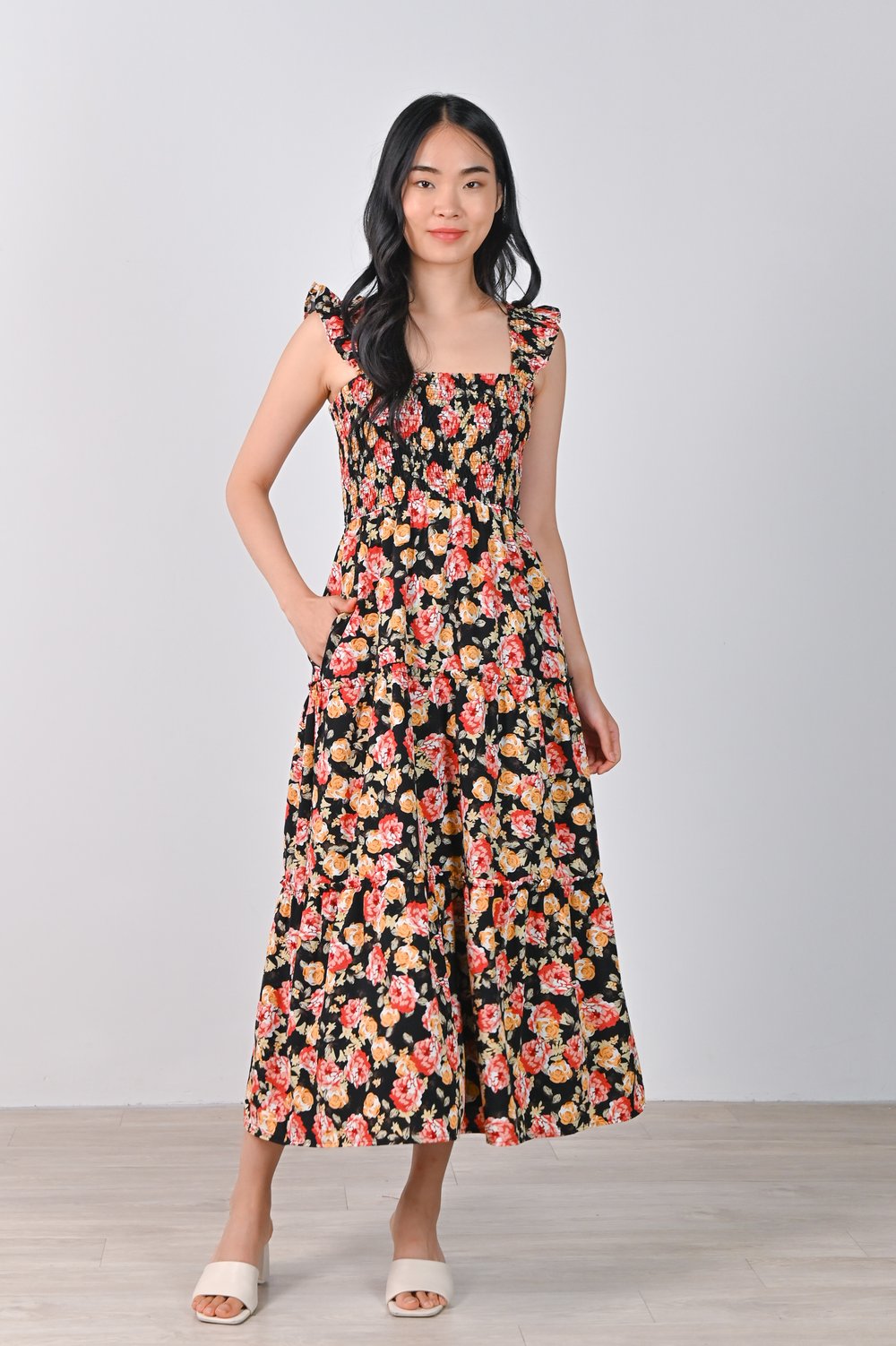 EILEEN FLORAL SMOCKED DRESS IN BLACK EILEEN FLORAL SMOCKED DRESS IN BLACK