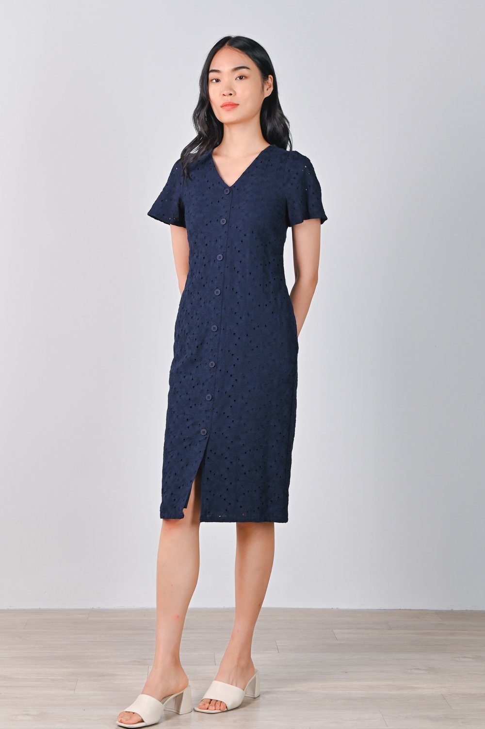 SEQUOIA EYELET BUTTON DRESS IN NAVY
