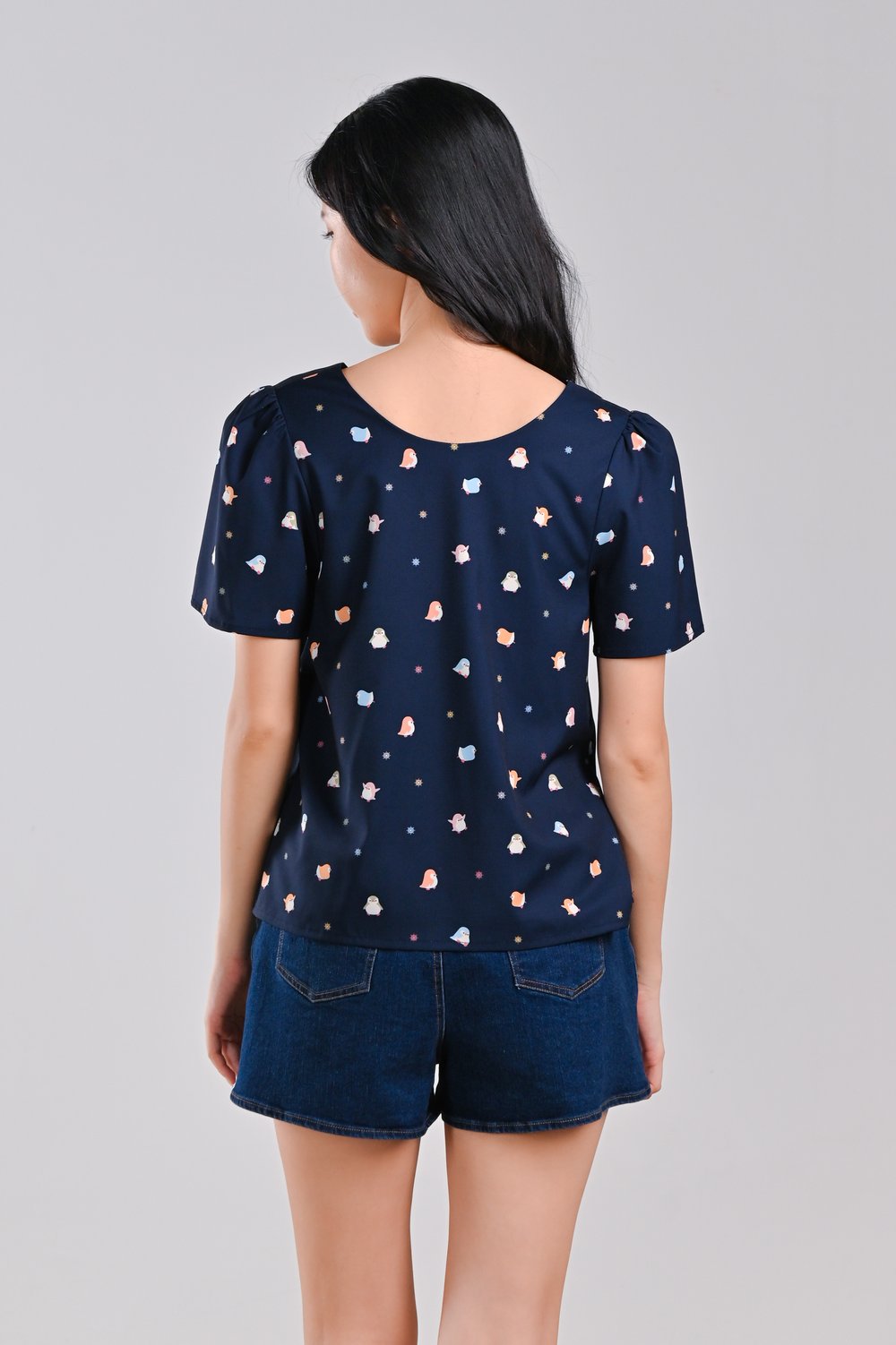 PRETTY PENGUINS SLEEVED TOP
