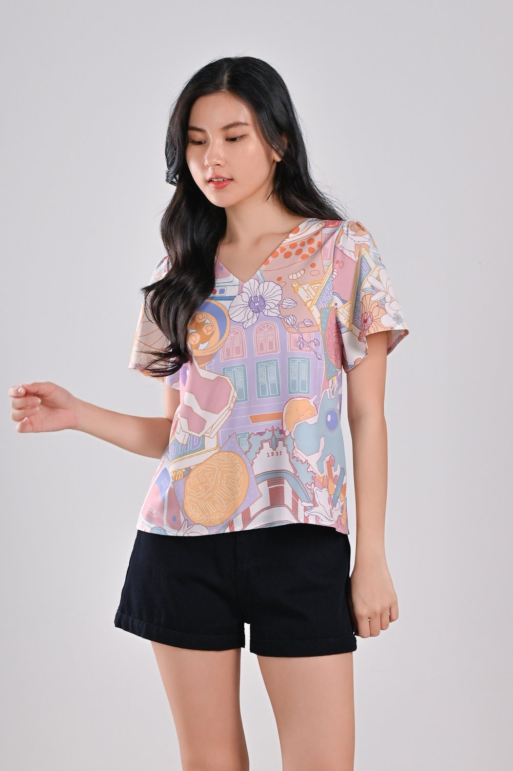 VIBRANT SUNNY ISLAND SLEEVED TOP VIBRANT SUNNY ISLAND SLEEVED TOP