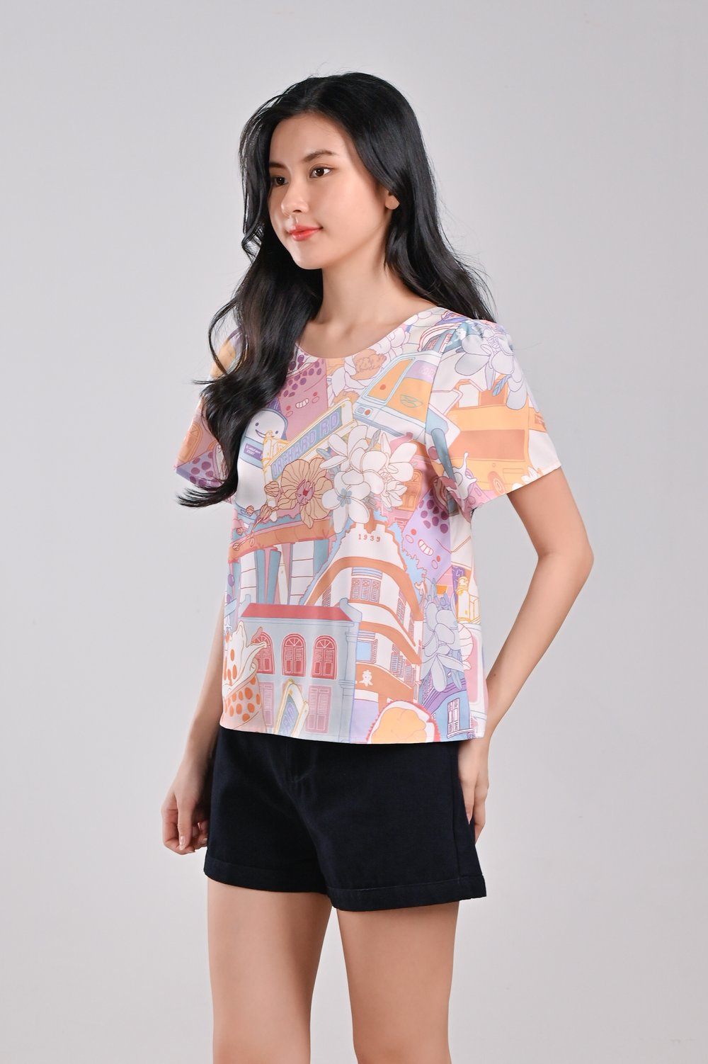 VIBRANT SUNNY ISLAND SLEEVED TOP VIBRANT SUNNY ISLAND SLEEVED TOP