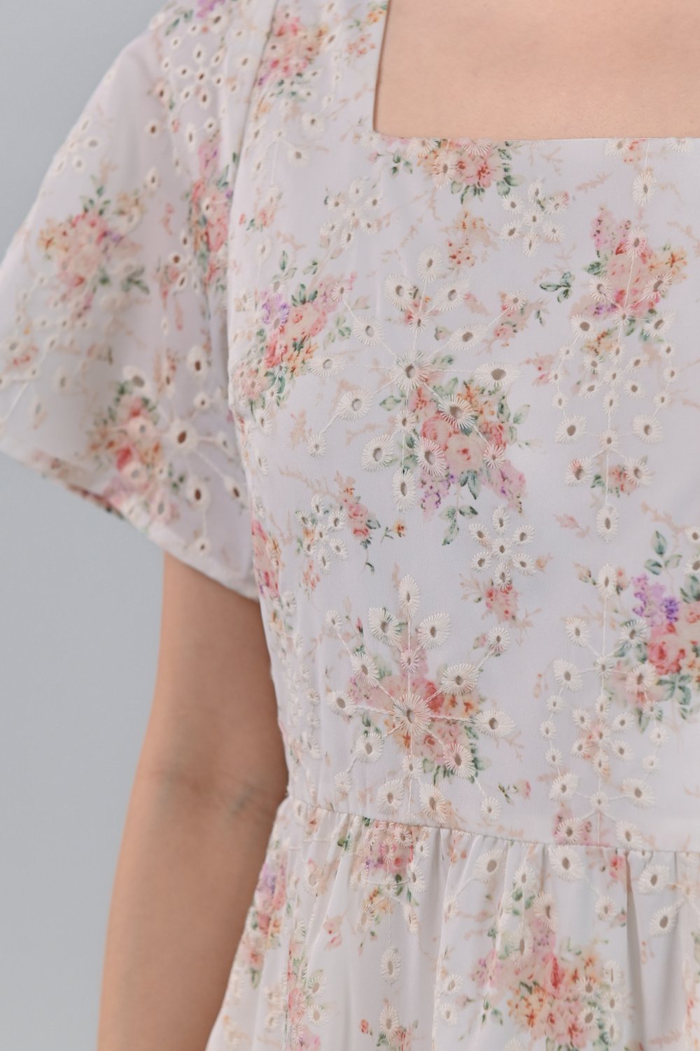 KENIE EYELET FLORAL SQUARE-NECK SLEEVED DRESS KENIE EYELET FLORAL SQUARE-NECK SLEEVED DRESS