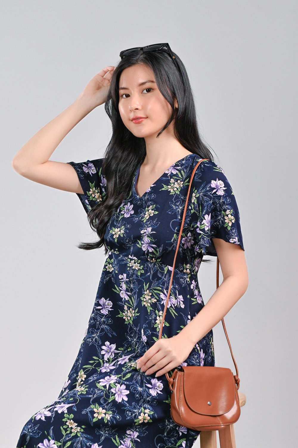 SURAE NAVY FLORAL HIGH-WAIST V-NECK DRESS SURAE NAVY FLORAL HIGH-WAIST V-NECK DRESS