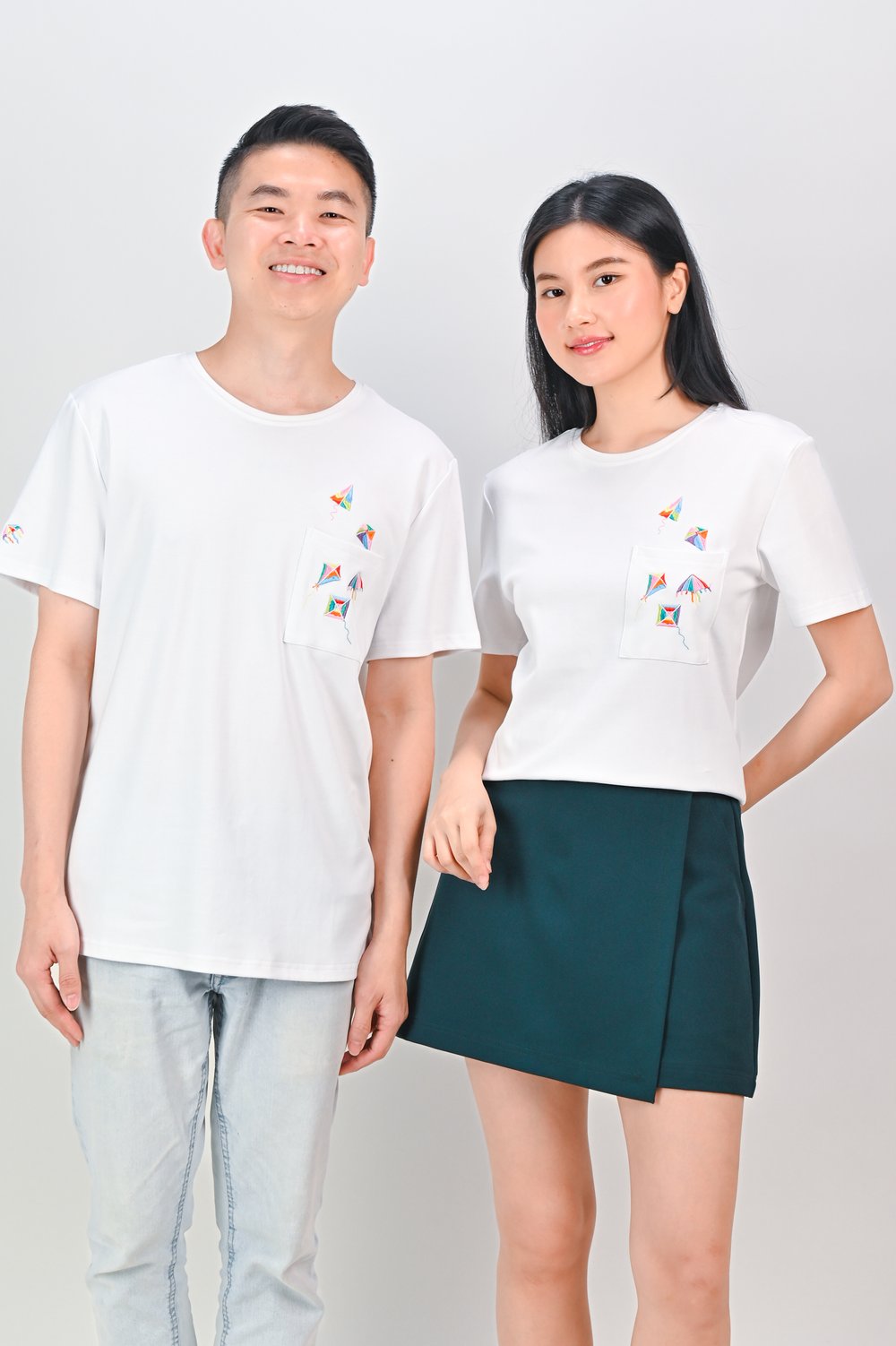 KOLORFUL KITES EMB. POCKET UNISEX TEE