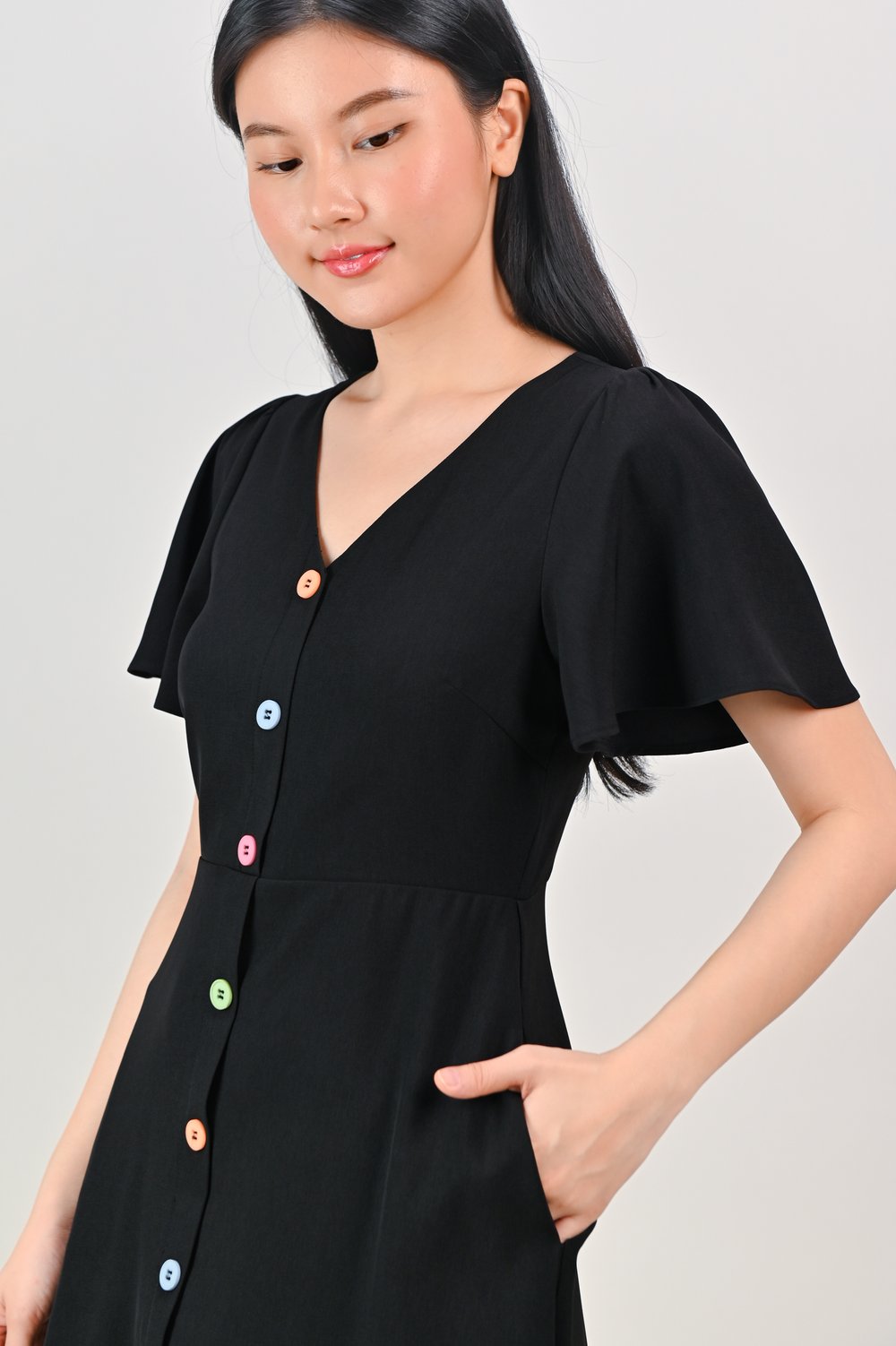 DURIE COLOURFUL-BUTTON DRESS IN BLACK DURIE COLOURFUL-BUTTON DRESS IN BLACK