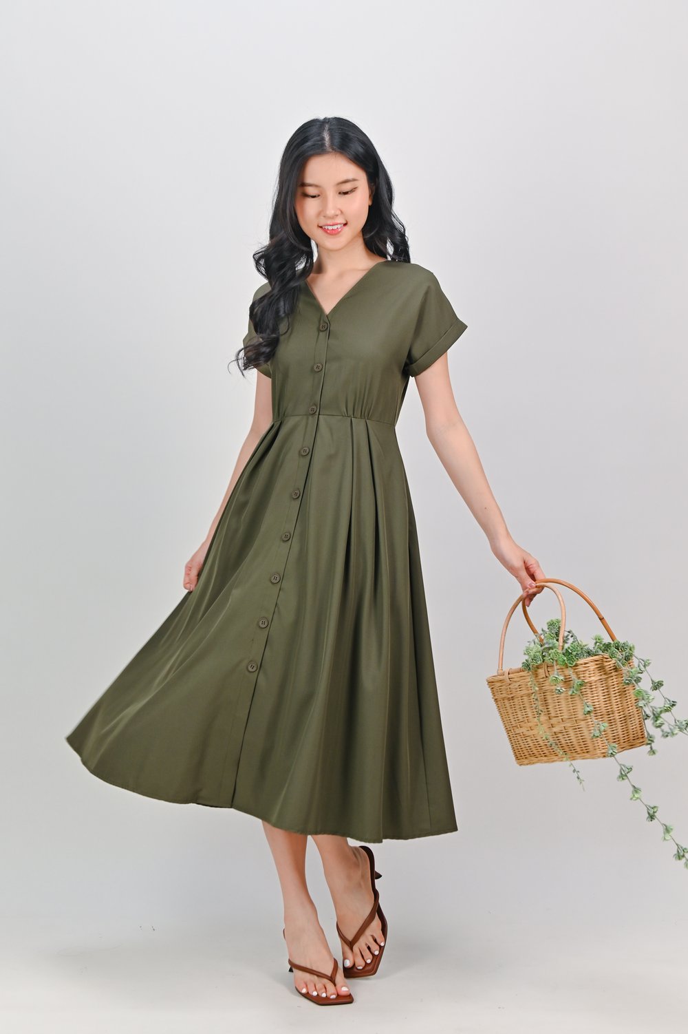 HUDGENS SLEEVED BUTTON DRESS IN OLIVE HUDGENS SLEEVED BUTTON DRESS IN OLIVE