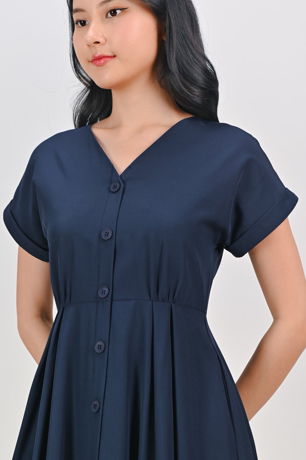 HUDGENS SLEEVED BUTTON DRESS IN NAVY