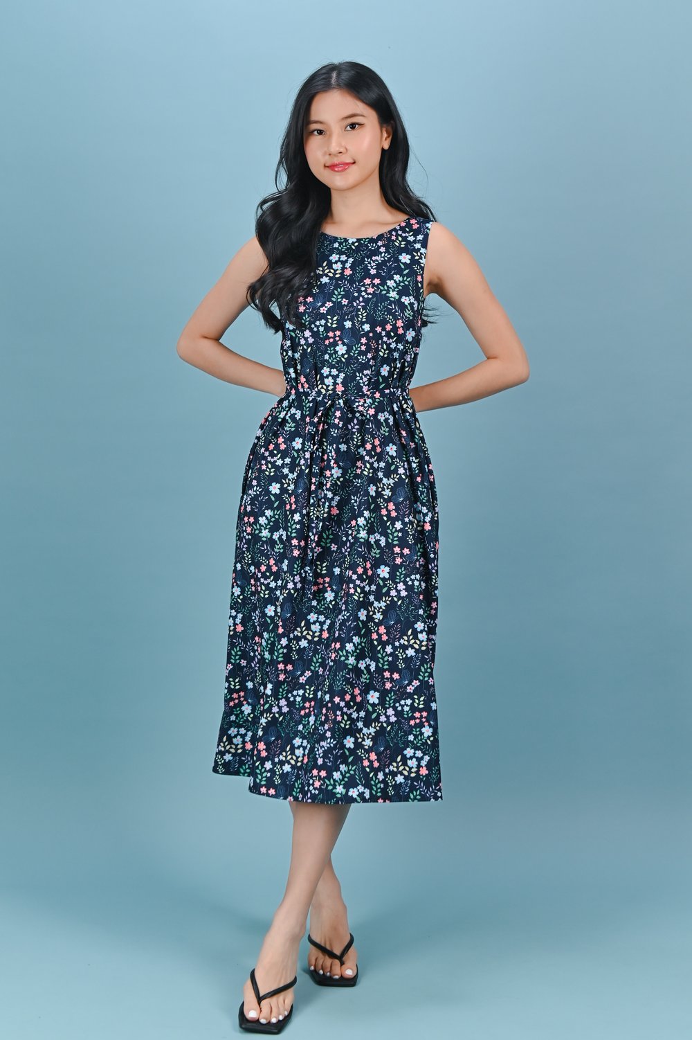 IVY LIT FLORAL TWO-WAY MIDI DRESS IVY LIT FLORAL TWO-WAY MIDI DRESS