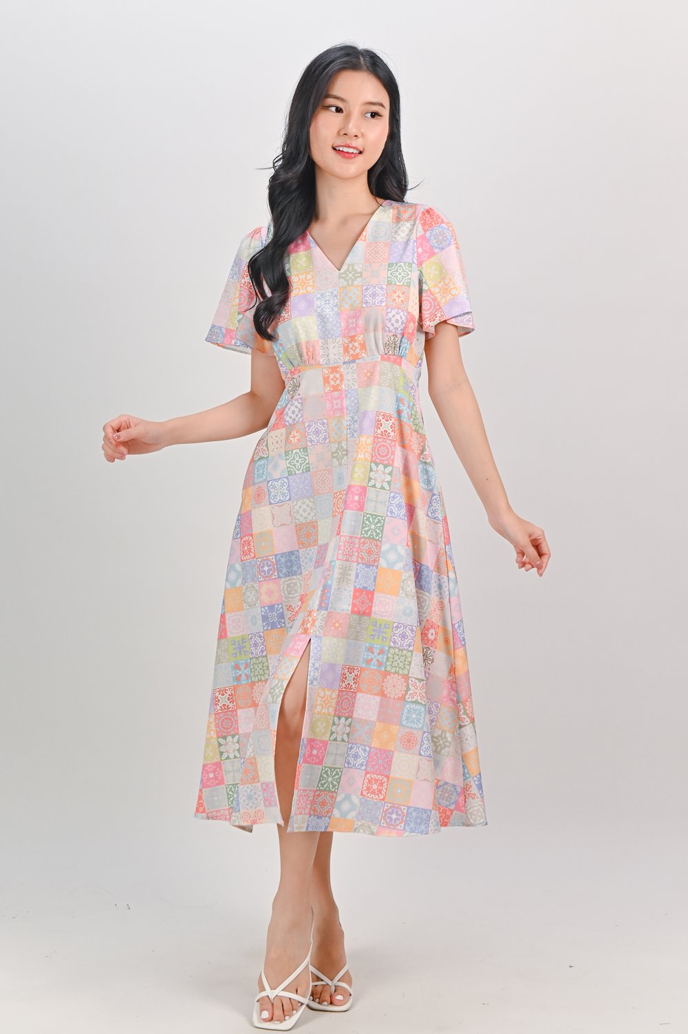 VINTAGE TILES V-NECK SLEEVED SLIT DRESS VINTAGE TILES V-NECK SLEEVED SLIT DRESS