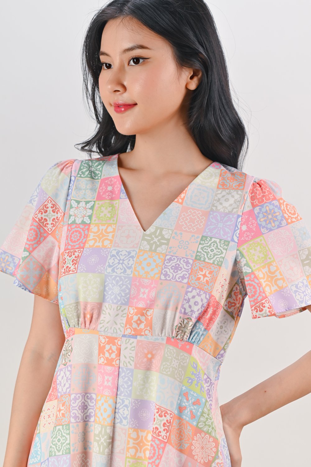 VINTAGE TILES V-NECK SLEEVED SLIT DRESS VINTAGE TILES V-NECK SLEEVED SLIT DRESS