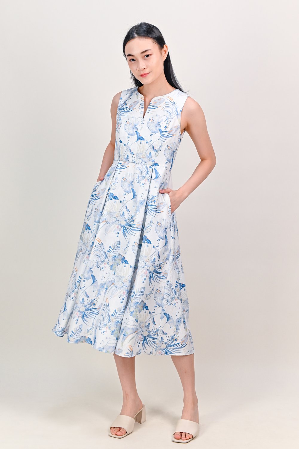 FRESH BLUE VALENTINE NOTCHED-NECK DRESS FRESH BLUE VALENTINE NOTCHED-NECK DRESS