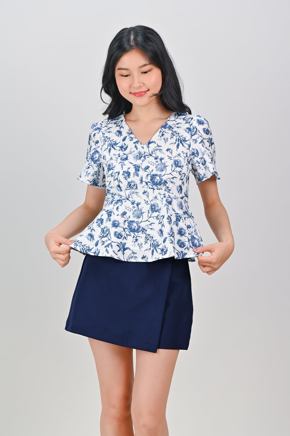 ANTIQUE TOILE SLEEVED PEPLUM TOP ANTIQUE TOILE SLEEVED PEPLUM TOP