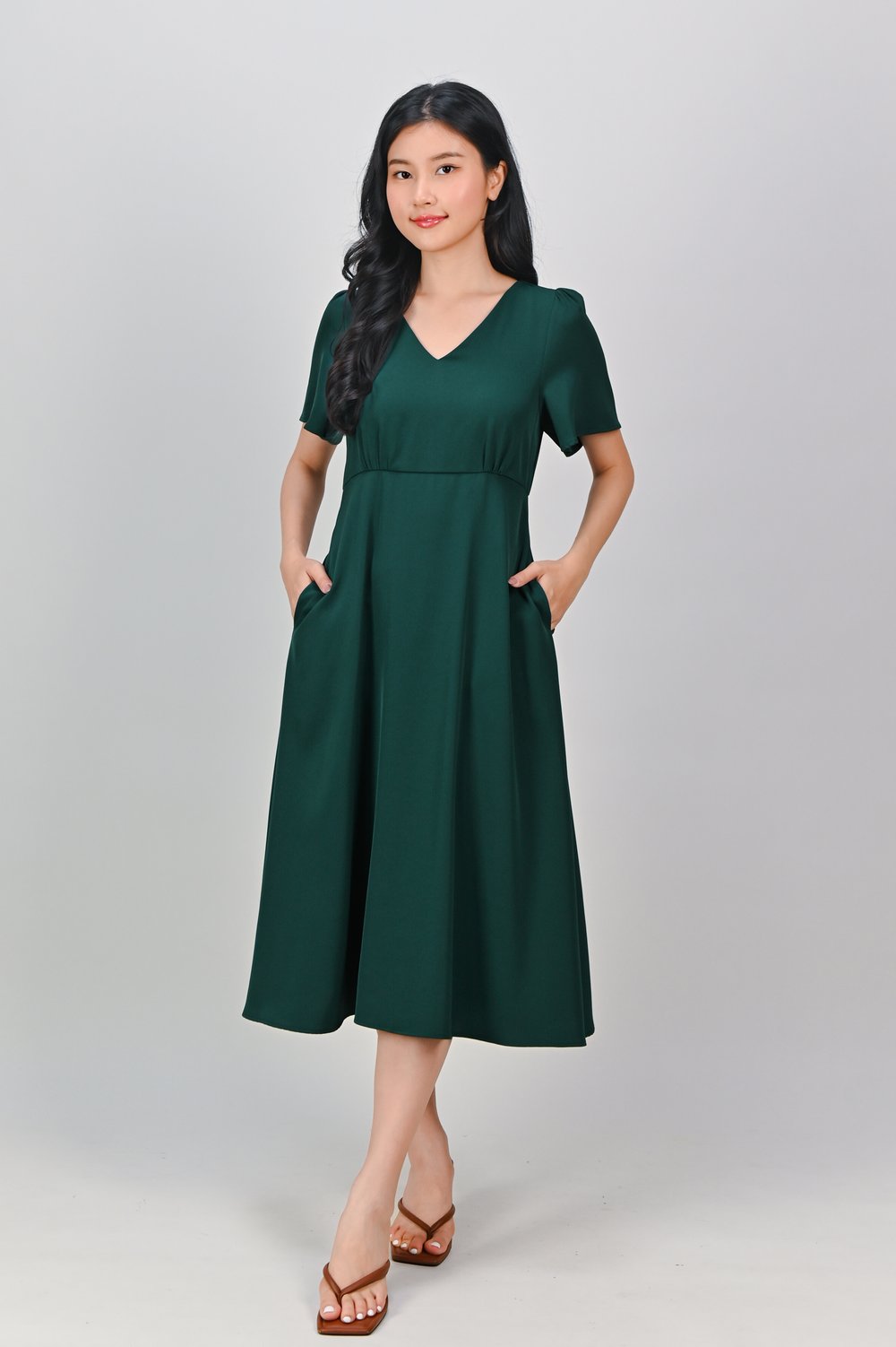 OLSEN SLEEVED V-NECK HIGH-WAIST DRESS IN FOREST OLSEN SLEEVED V-NECK HIGH-WAIST DRESS IN FOREST