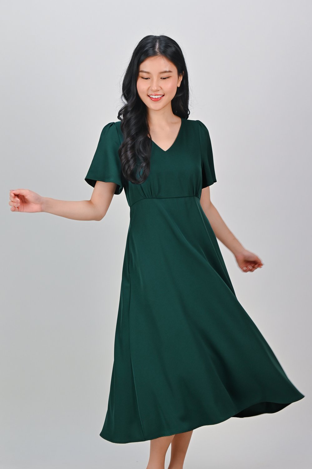 OLSEN SLEEVED V-NECK HIGH-WAIST DRESS IN FOREST OLSEN SLEEVED V-NECK HIGH-WAIST DRESS IN FOREST