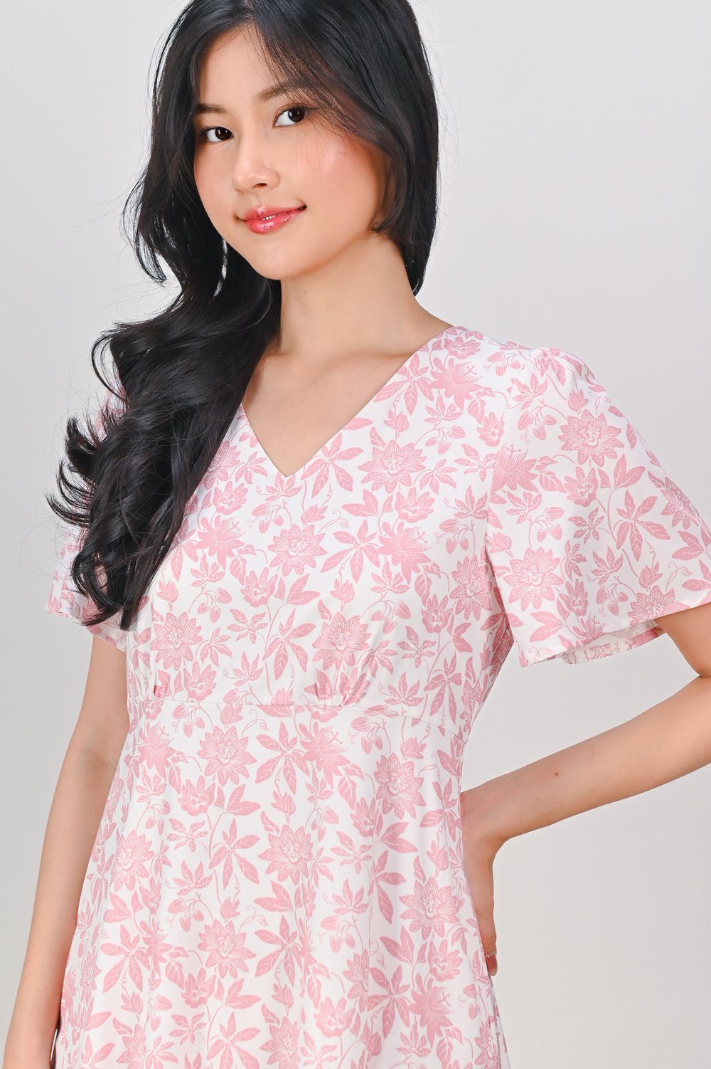 CAMY PINK SLEEVED V-NECK HIGH-WAIST DRESS CAMY PINK SLEEVED V-NECK HIGH-WAIST DRESS