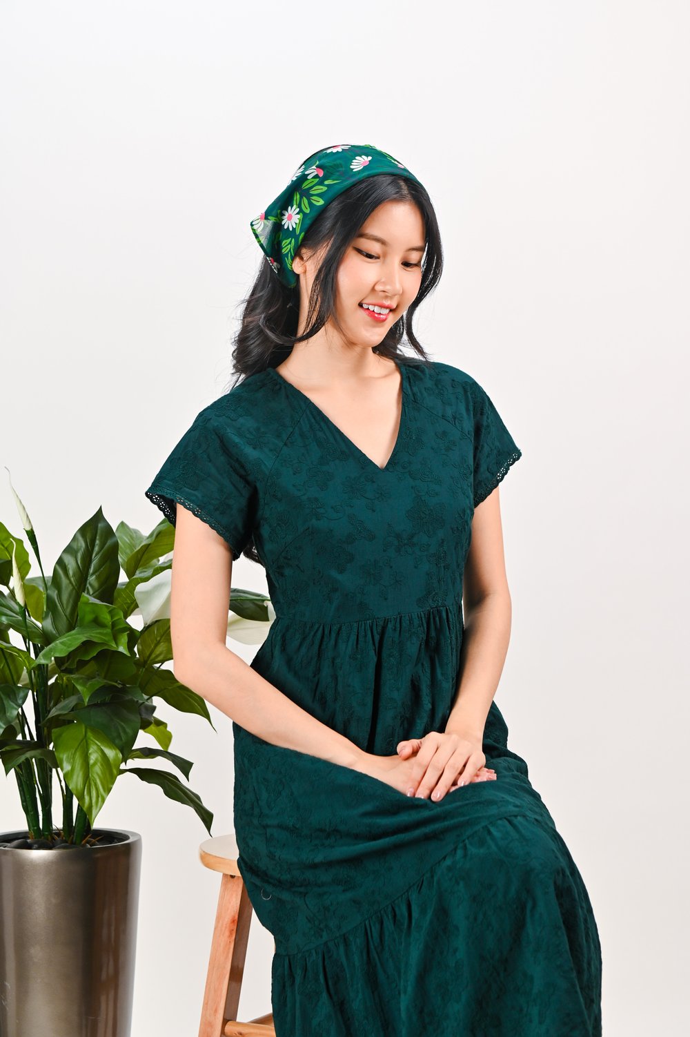 ROMY TEXTURED V-NECK SLEEVED DRESS IN FOREST