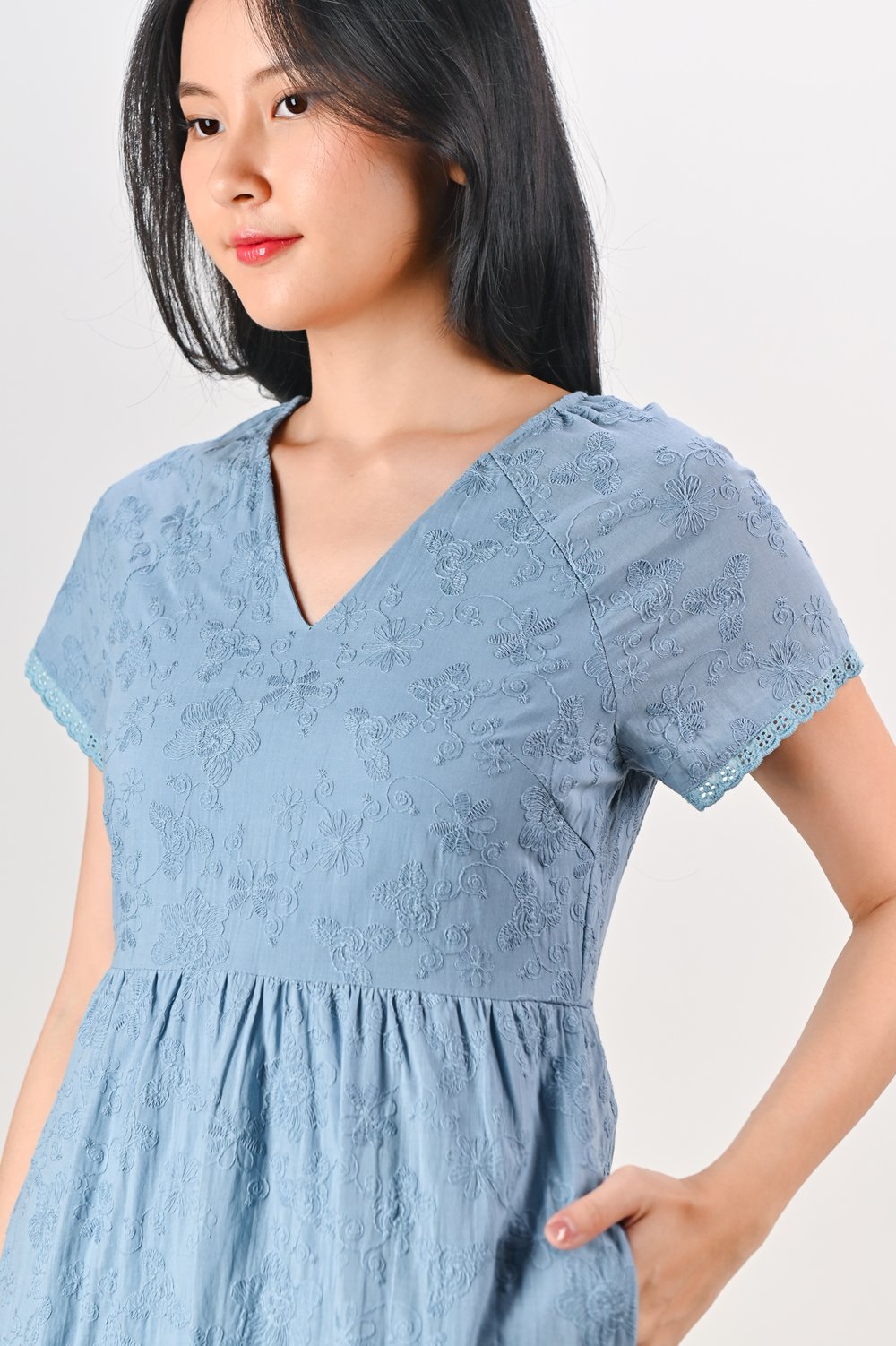 ROMY TEXTURED V-NECK SLEEVED DRESS IN LIGHT BLUE ROMY TEXTURED V-NECK SLEEVED DRESS IN LIGHT BLUE