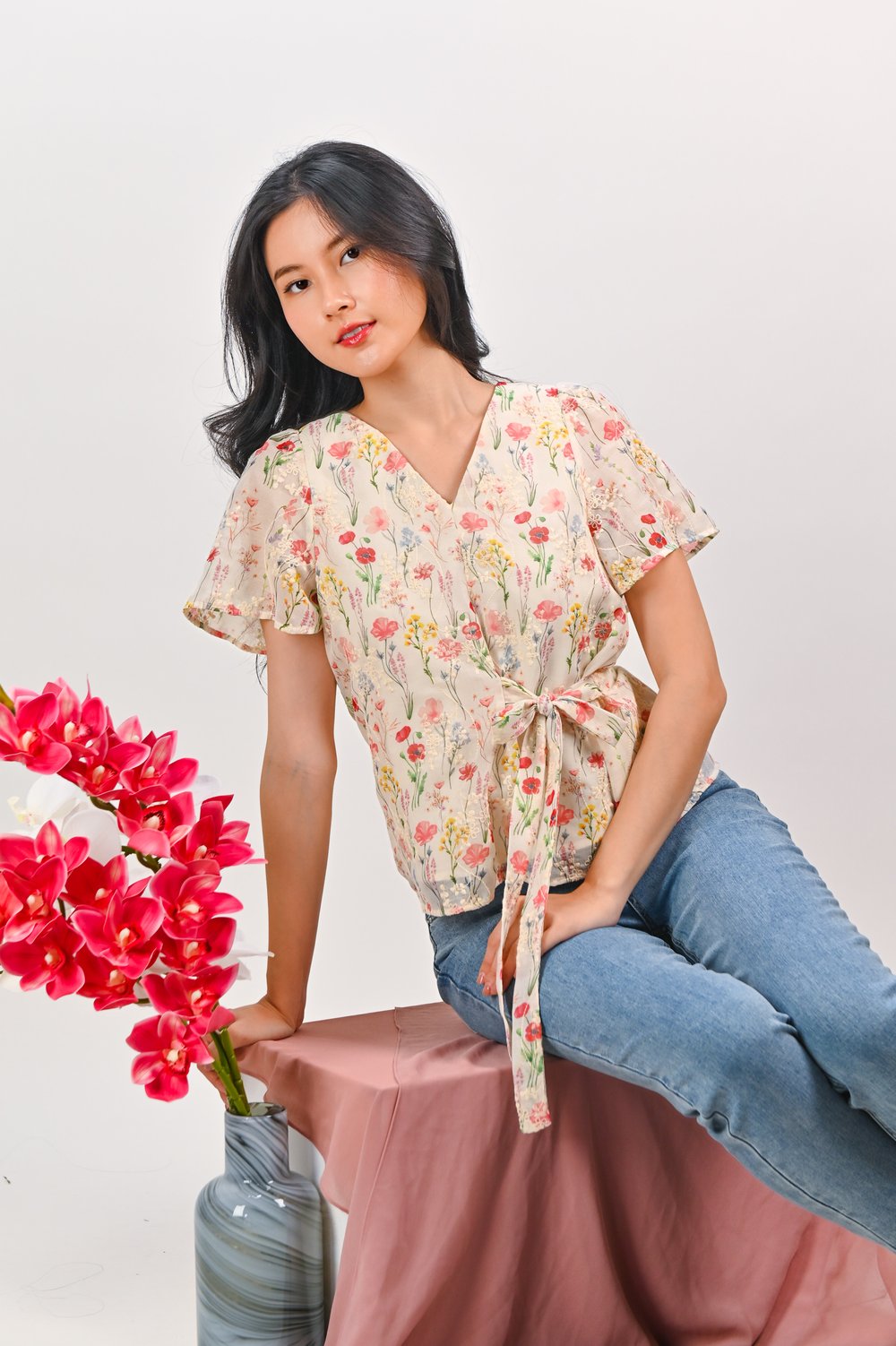 LUNE FLORAL SLEEVED TIE-SASH TOP