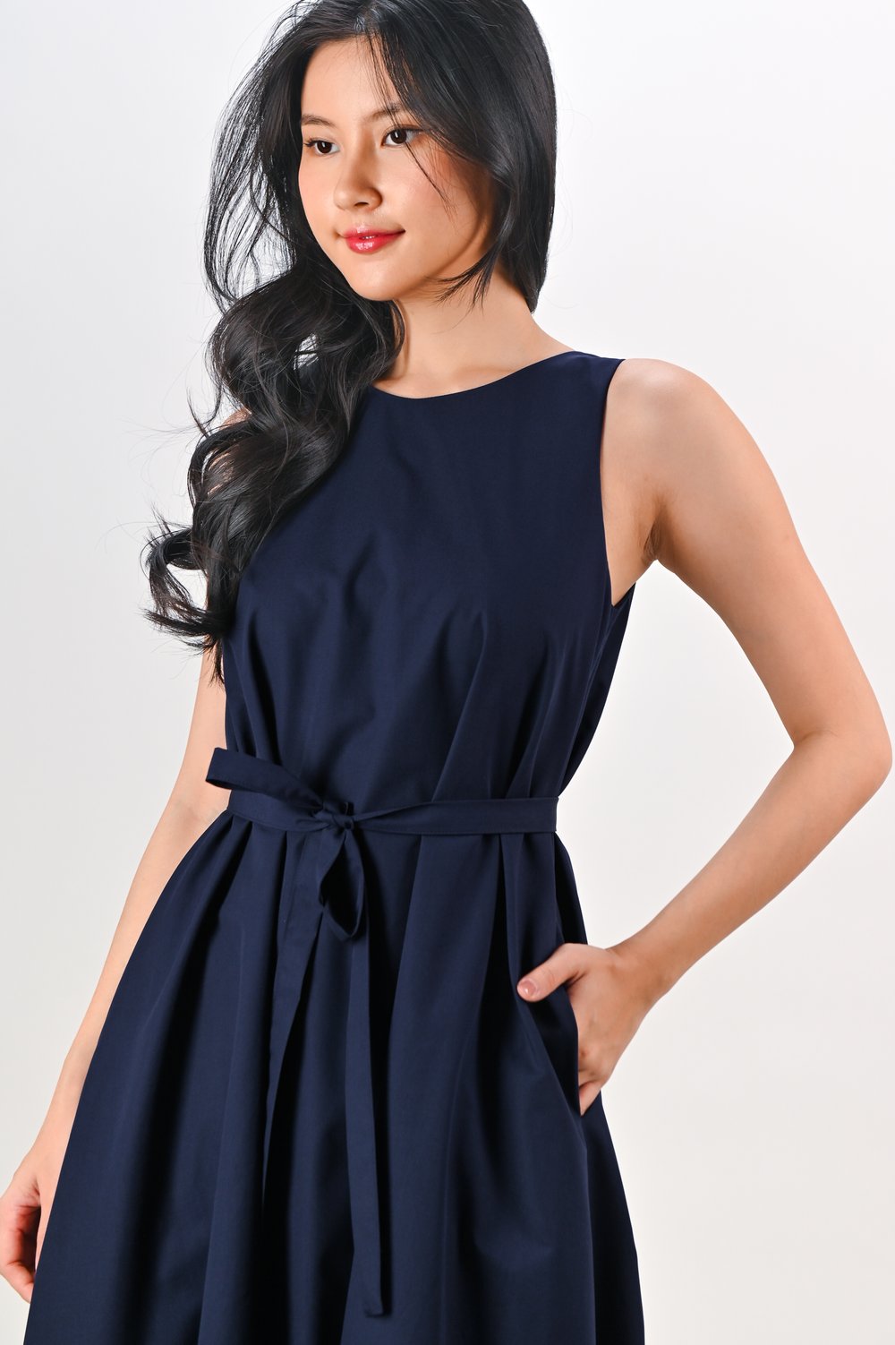 TOVA SLEEVELESS BUBBLE MIDI DRESS IN NAVY TOVA SLEEVELESS BUBBLE MIDI DRESS IN NAVY