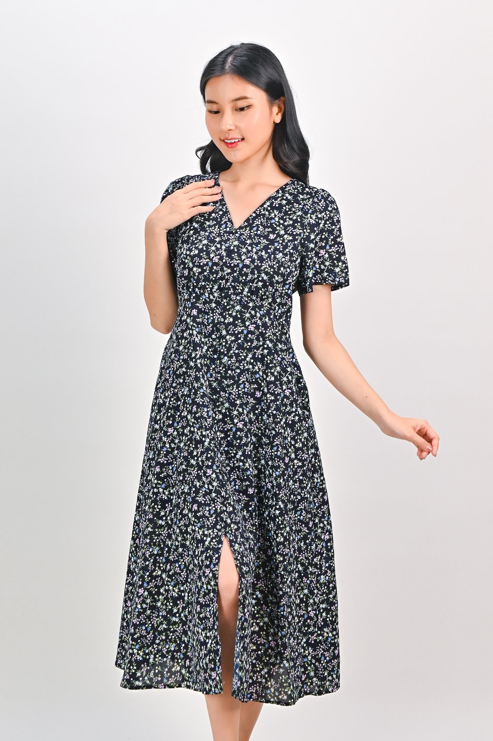 PORTMAN FLORAL SLEEVED BUTTON DRESS IN NAVY PORTMAN FLORAL SLEEVED BUTTON DRESS IN NAVY