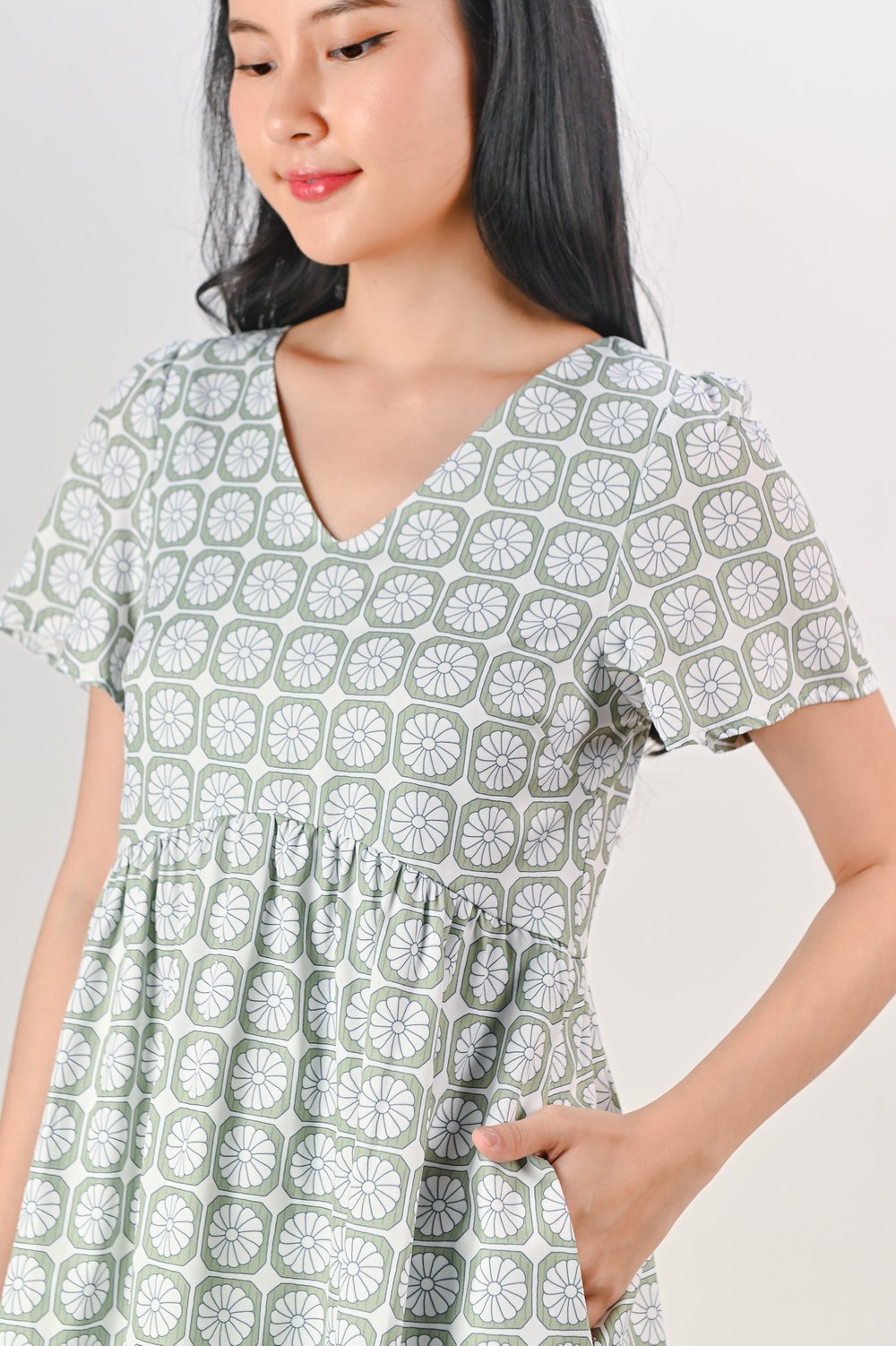 TUTU KUEH CURVED-WAIST FLOUNCE DRESS