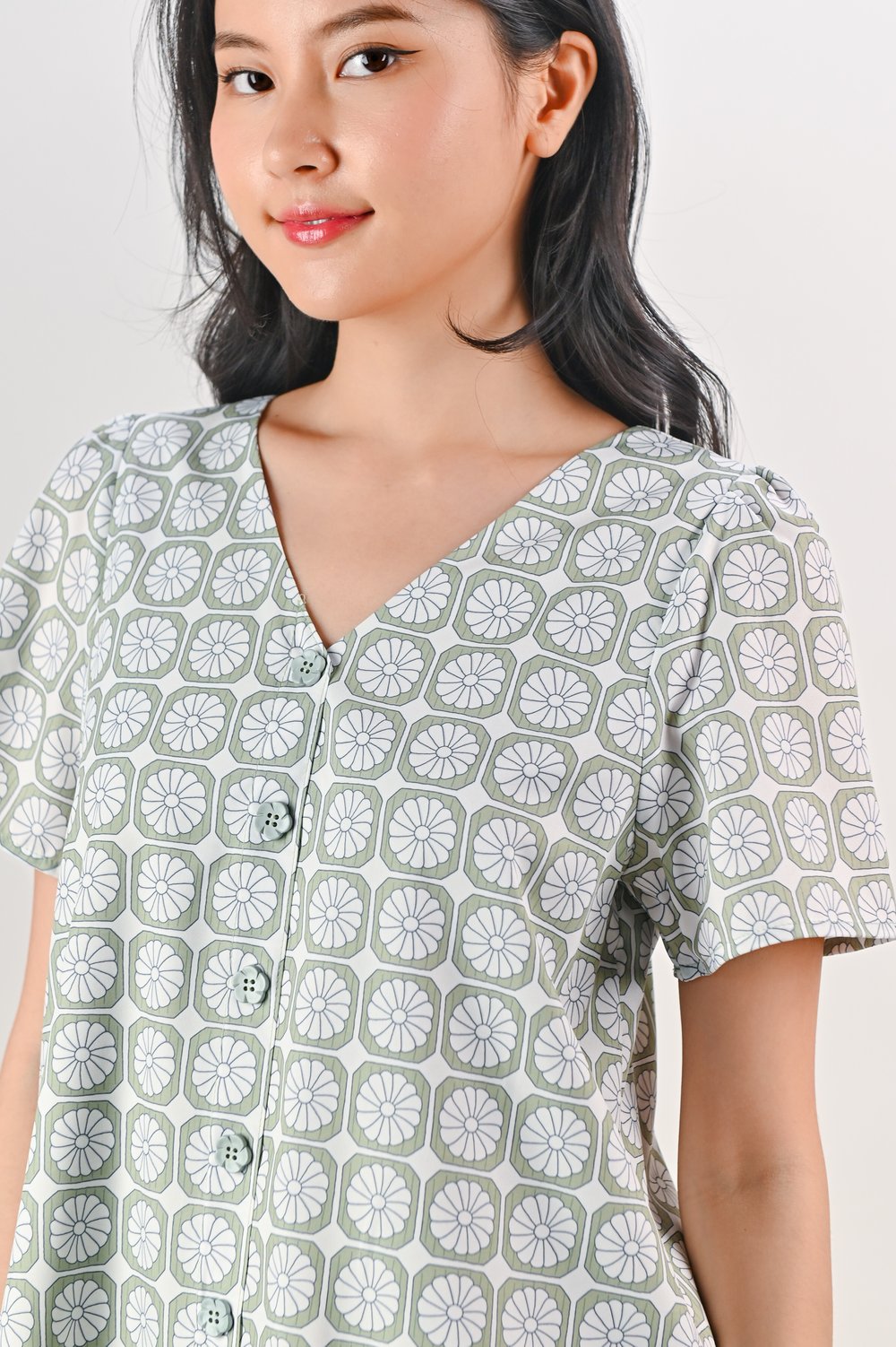TUTU KUEH SLEEVED FLOWER-BUTTON TOP